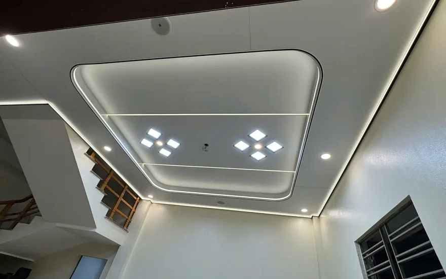 Trần nhôm giật cấp bo cong kết hợp đèn LED âm
